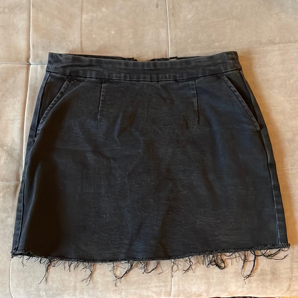 Black skirt with pockets